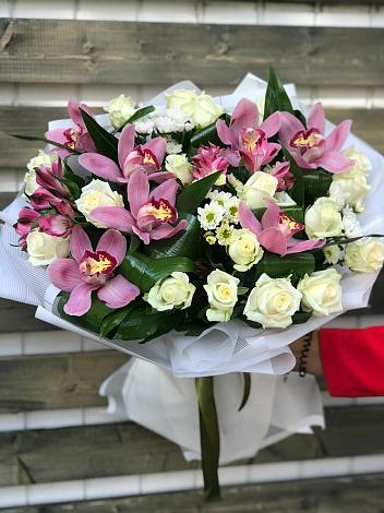 Букет цветов из: Розы и Хризантемы в Крыловской