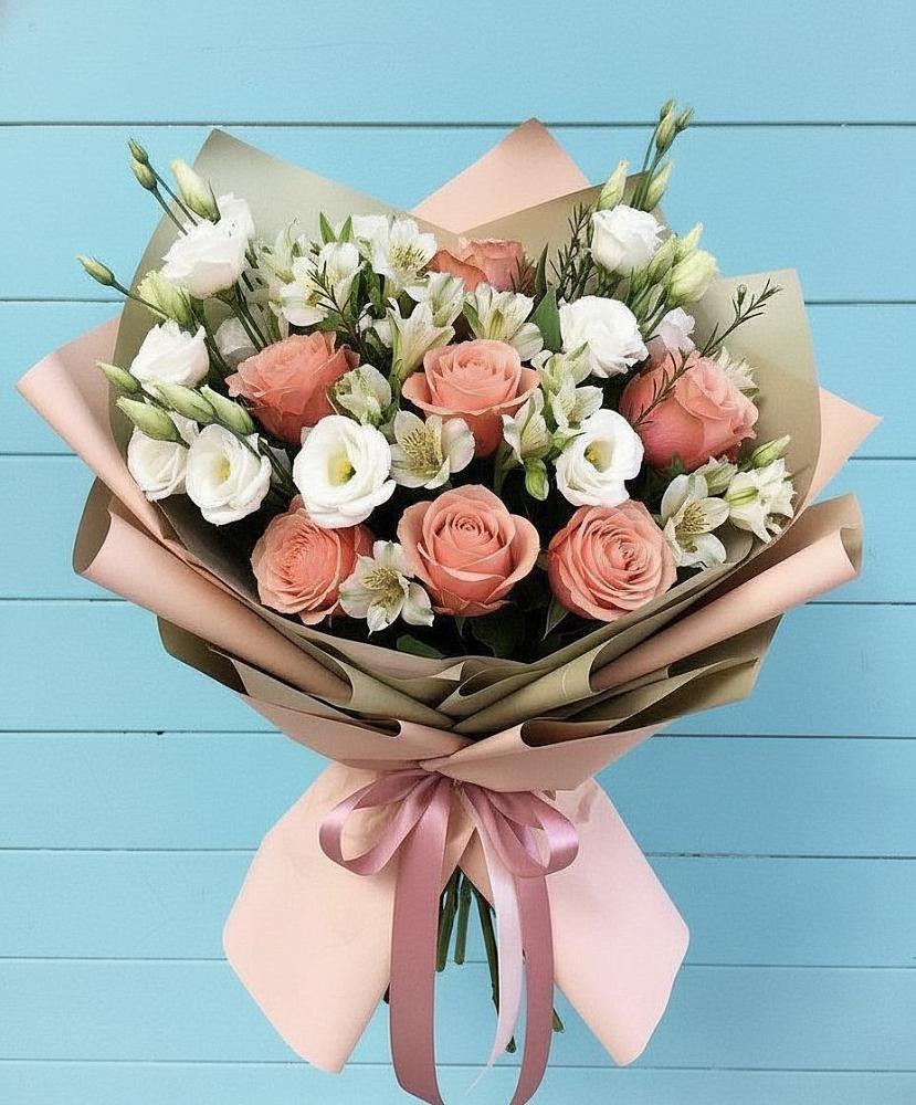 Букет цветов из: Розы, Альстромерии и Лизиантусы в Крыловской