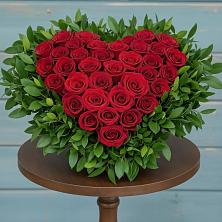 Композиция Сердце в любви в Крыловской Цветочная композиция из Розы в виде сердца в Крыловской