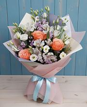 Букет цветов из:  Лизиантусы, Розы, Альстромерии и Гипсофила в Крыловской