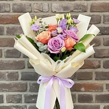 Букет цветочные ноты в Крыловской Букет цветов из:  Лизиантусы и Розы в Крыловской