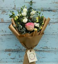 Букет нежный привет в Крыловской Букет цветов из:  Розы и Лизиантусы в Крыловской
