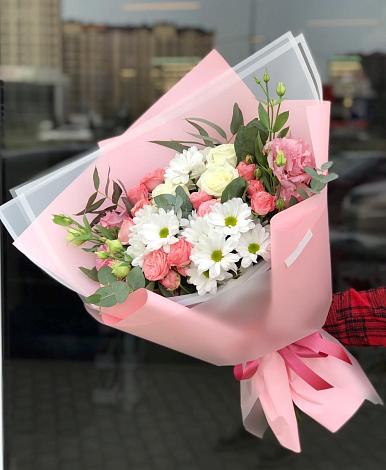 Букет цветов из: Розы, Лизиантусы и Хризантемы в Крыловской
