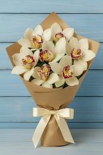 Букет 7 белых орхидей