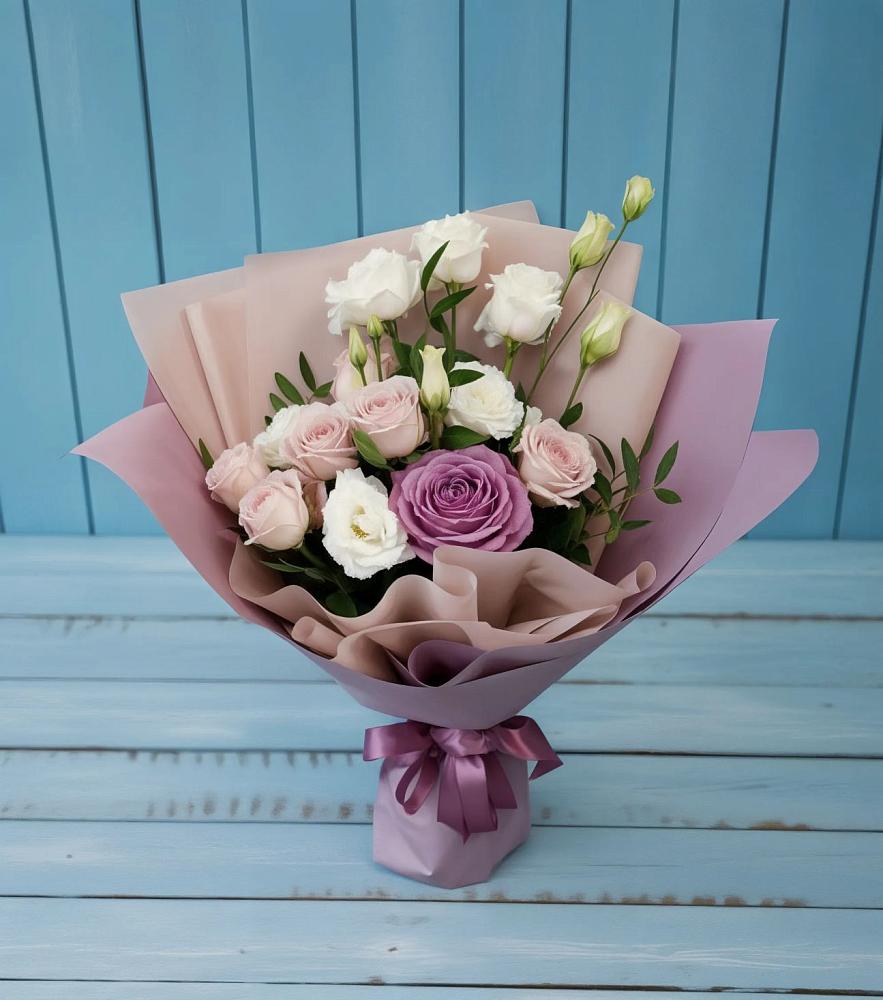 Букет цветов из: Розы и Лизиантусы в Крыловской